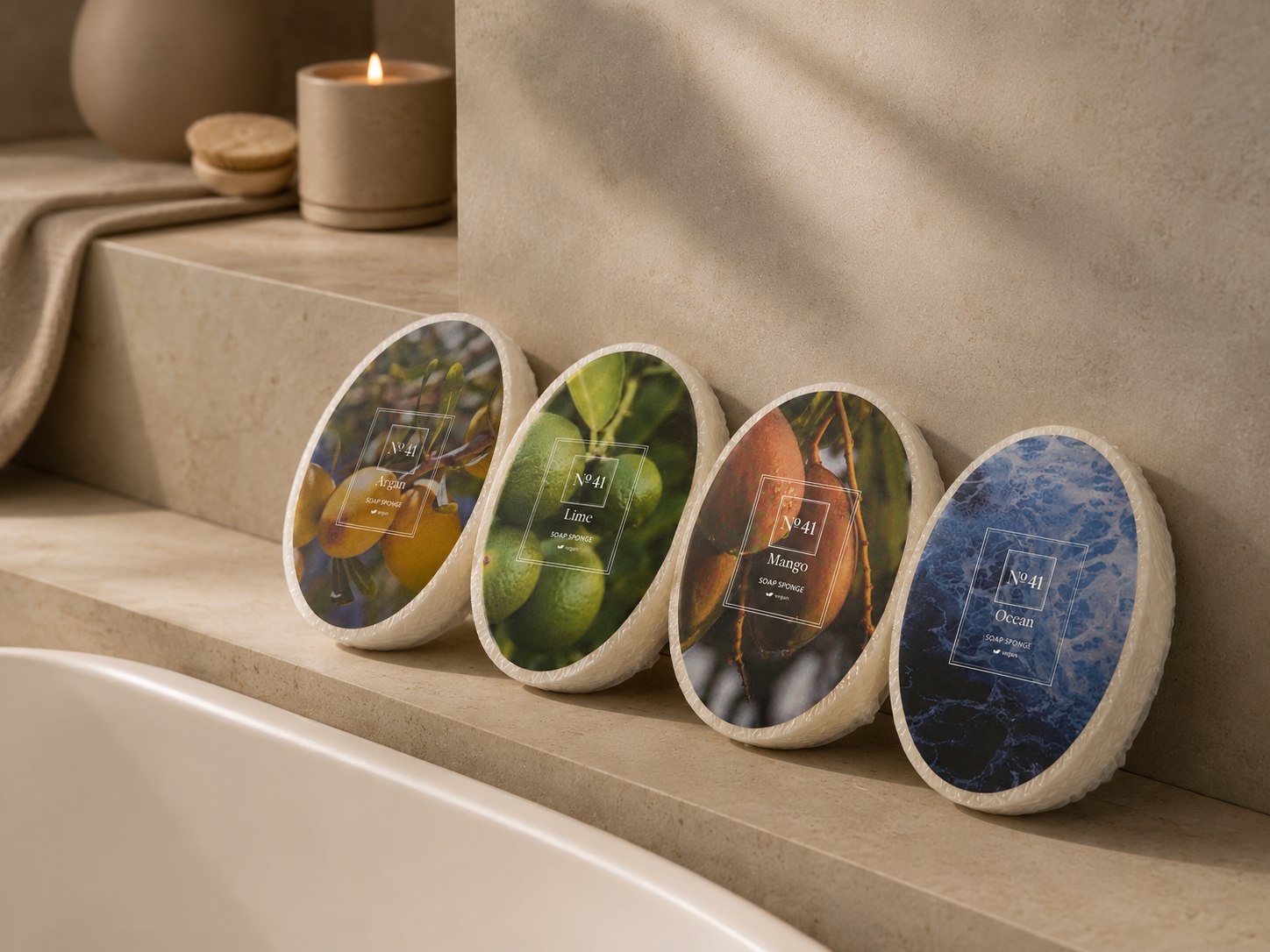 No41 Soap sponge in een lichte badkameromgeving